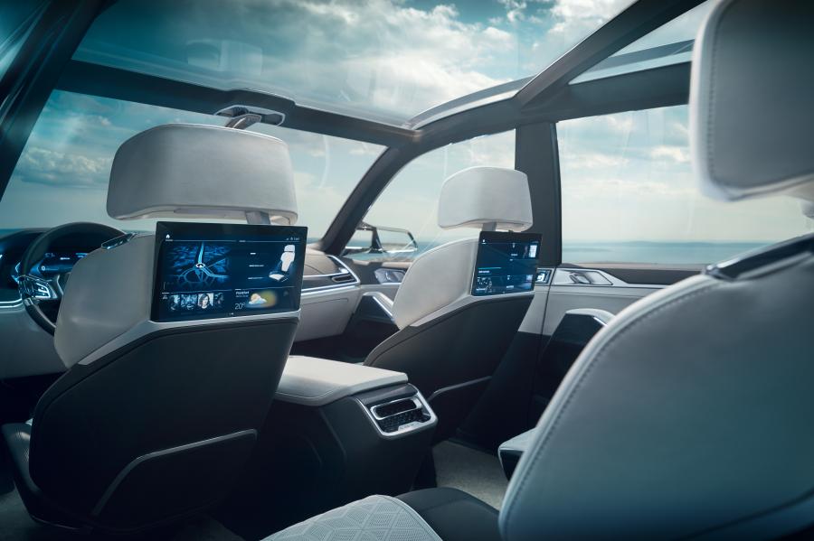 Интерьер BMW Concept X7 iPerformance 2017 года  (фото 23 из 40)